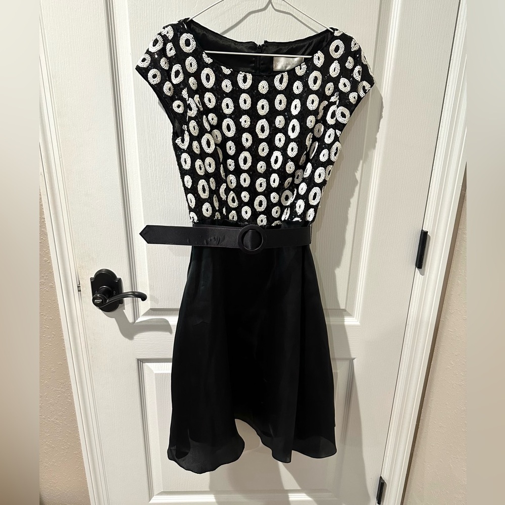 Mikahl Aghal Black and White Sequin and Silk Cocktail Dress Sz 6